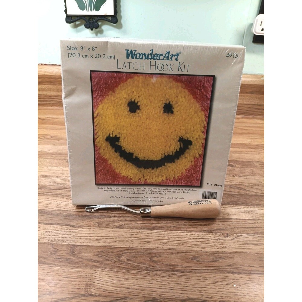 Wonder Art Smiley Face Latch Hook Kit